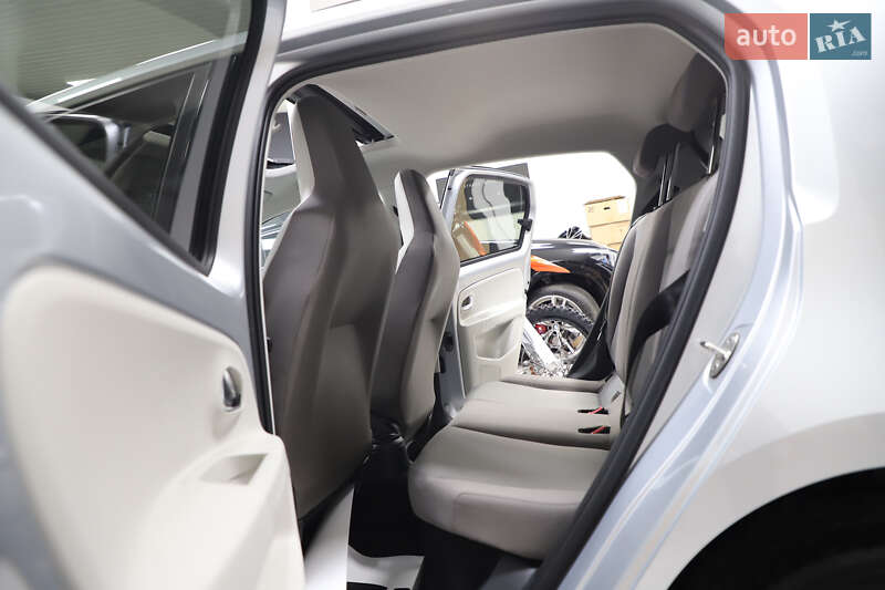 Хэтчбек Volkswagen Up 2014 в Дрогобыче