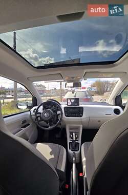 Хэтчбек Volkswagen Up 2015 в 