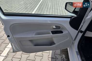 Хэтчбек Volkswagen Up 2015 в 
