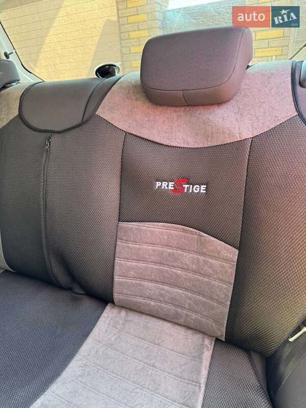 Хэтчбек Volkswagen Up 2013 в Черновцах