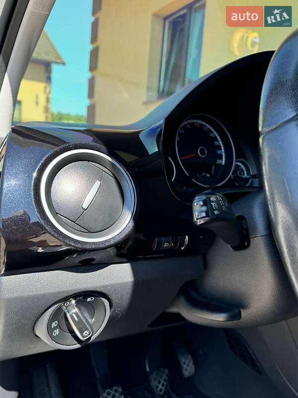 Хэтчбек Volkswagen Up 2013 в Черновцах