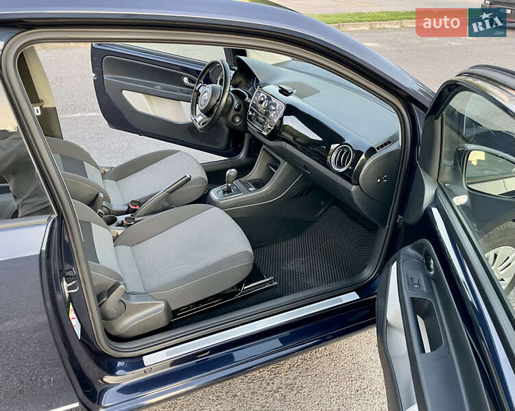 Хетчбек Volkswagen Up 2013 в Рівному