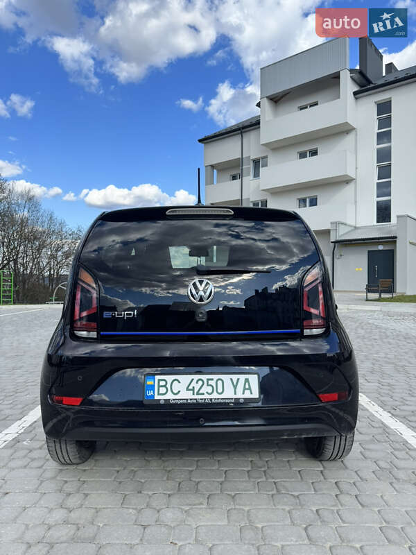 Хэтчбек Volkswagen Up 2017 в Львове
