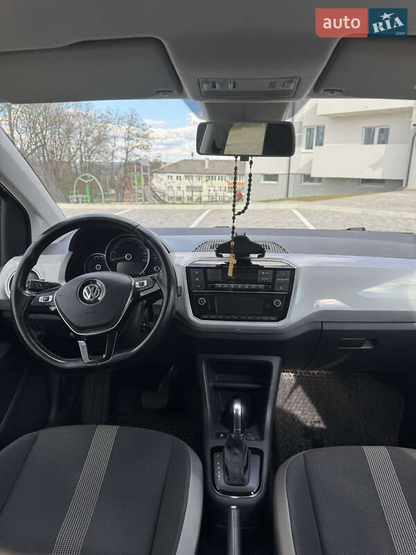 Хэтчбек Volkswagen Up 2017 в Львове