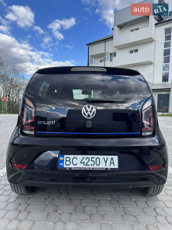 Хэтчбек Volkswagen Up 2017 в Львове
