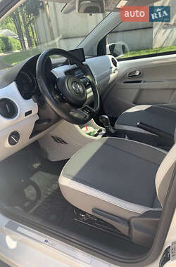 Хетчбек Volkswagen Up 2014 в 