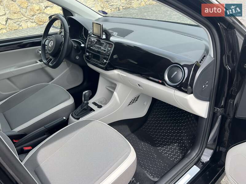 Хэтчбек Volkswagen Up 2016 в Ровно