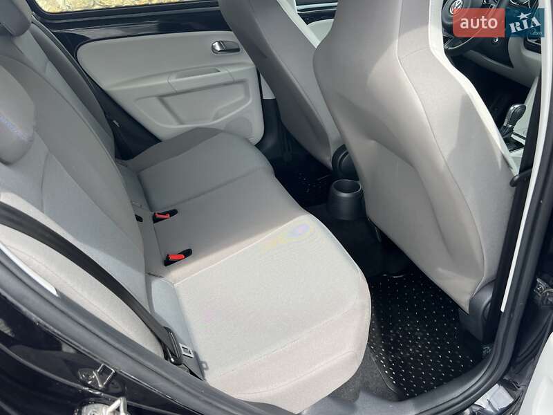 Хэтчбек Volkswagen Up 2016 в Ровно
