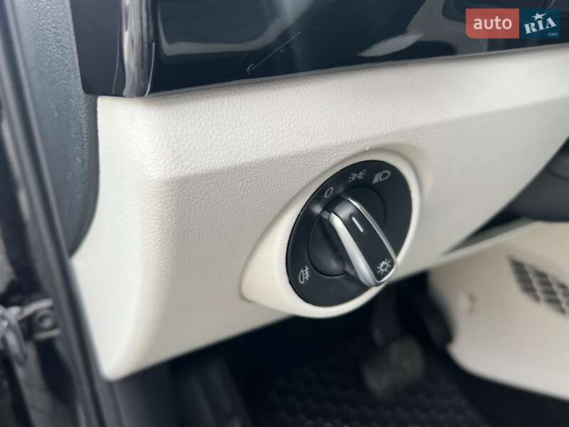 Хэтчбек Volkswagen Up 2016 в Ровно