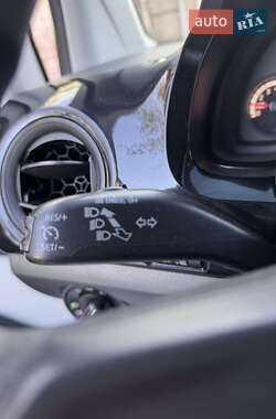 Хэтчбек Volkswagen Up 2012 в 