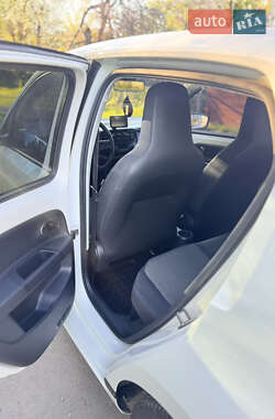 Хэтчбек Volkswagen Up 2012 в 