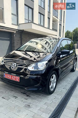 Хетчбек Volkswagen Up 2016 в Ужгороді