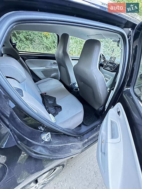 Хетчбек Volkswagen Up 2013 в Львові