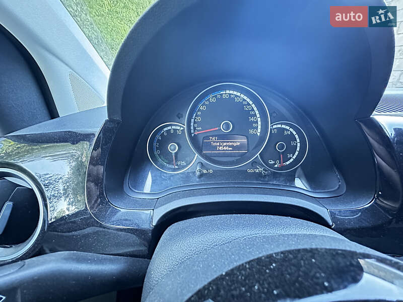 Хетчбек Volkswagen Up 2013 в Львові