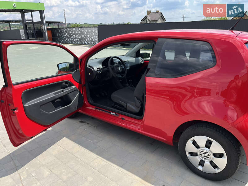 Хэтчбек Volkswagen Up 2011 в Каменец-Подольском