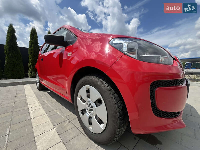 Хэтчбек Volkswagen Up 2011 в Каменец-Подольском