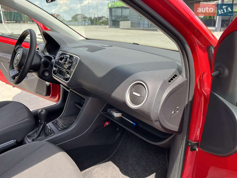 Хэтчбек Volkswagen Up 2011 в Каменец-Подольском