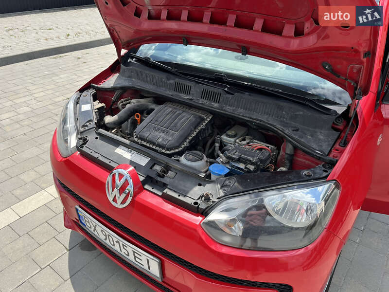 Хэтчбек Volkswagen Up 2011 в Каменец-Подольском