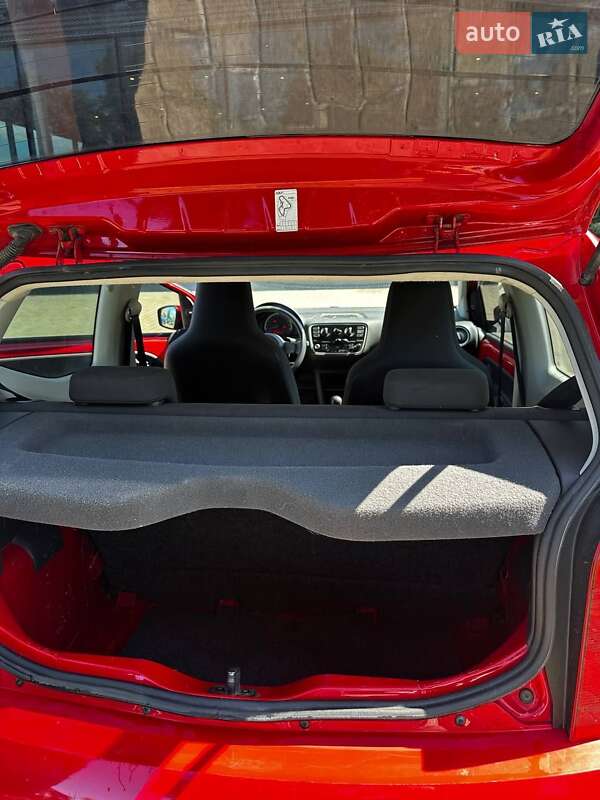 Хэтчбек Volkswagen Up 2011 в Львове
