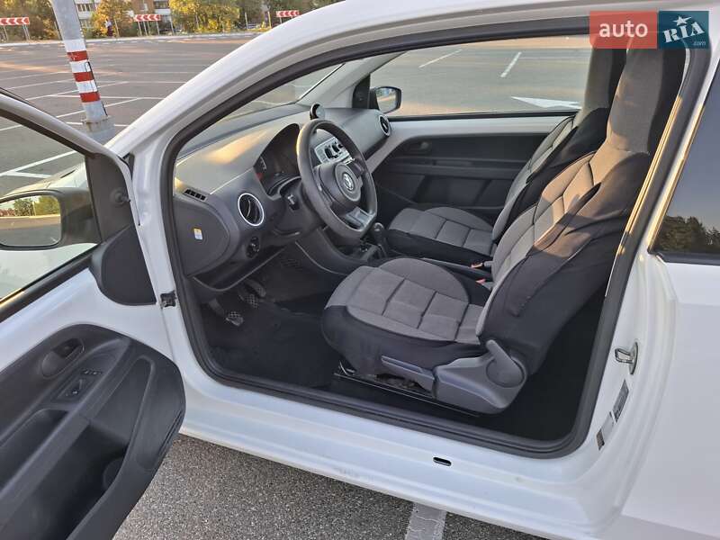 Хэтчбек Volkswagen Up 2013 в Киеве фото 6 Хэтчбек Volkswagen Up 2013 в Киеве