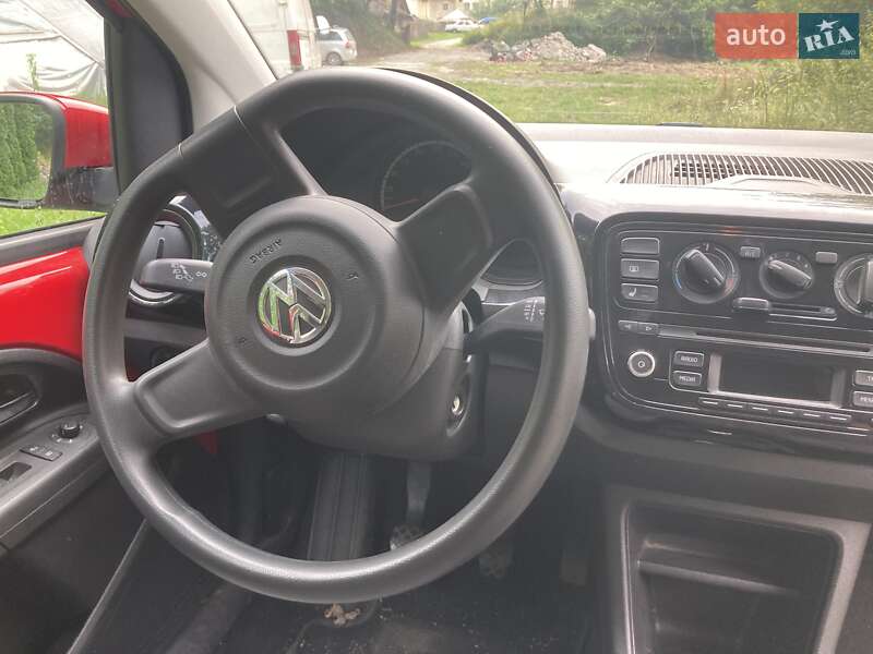 Хэтчбек Volkswagen Up 2013 в Львове