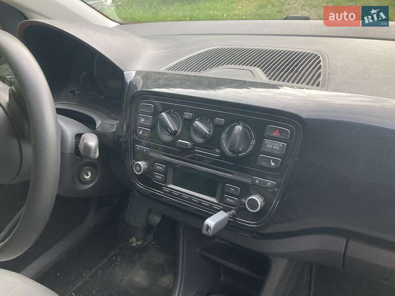 Хэтчбек Volkswagen Up 2013 в Львове