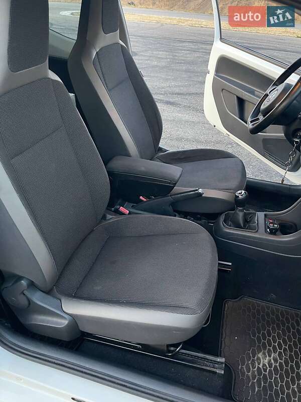 Хетчбек Volkswagen Up 2013 в Одесі