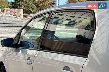 Хетчбек Volkswagen Up 2016 в  фото 12 Хетчбек Volkswagen Up 2016 в