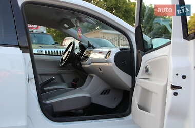 Хэтчбек Volkswagen Up 2013 в 