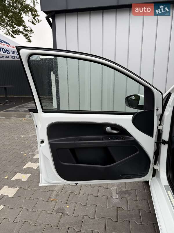 Хэтчбек Volkswagen Up 2017 в Владимире
