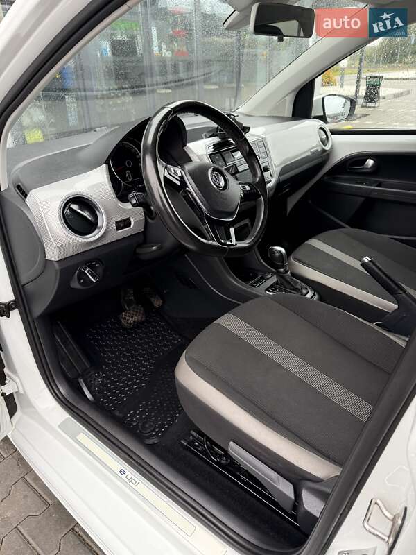 Хэтчбек Volkswagen Up 2017 в Владимире