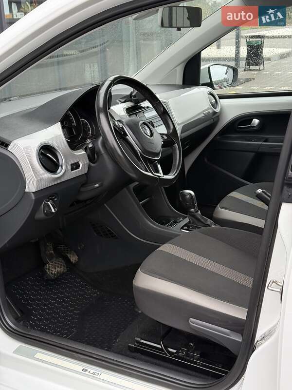 Хэтчбек Volkswagen Up 2017 в Владимире