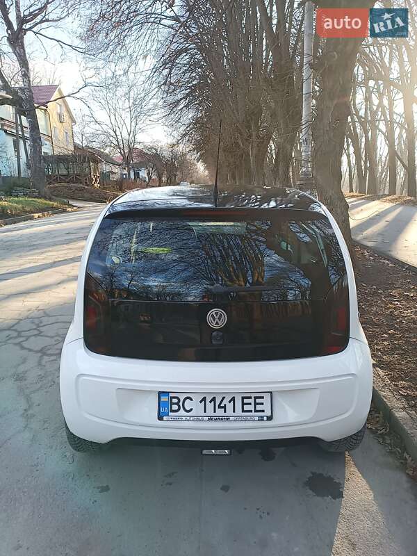 Хетчбек Volkswagen Up 2013 в Кам'янець-Подільському