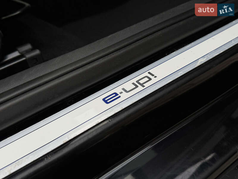 Хэтчбек Volkswagen Up 2015 в Дрогобыче