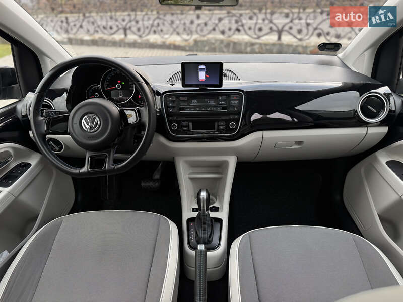 Хэтчбек Volkswagen Up 2015 в Дрогобыче