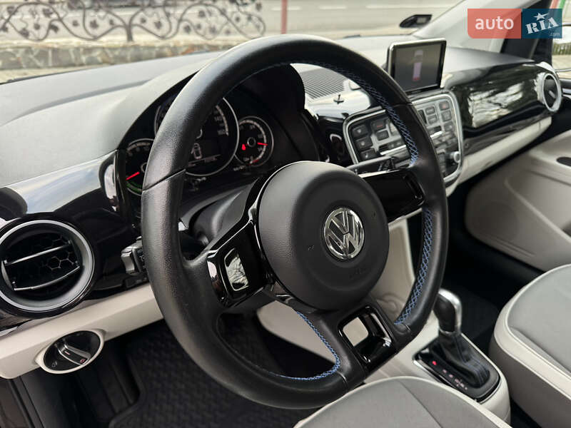 Хэтчбек Volkswagen Up 2015 в Дрогобыче