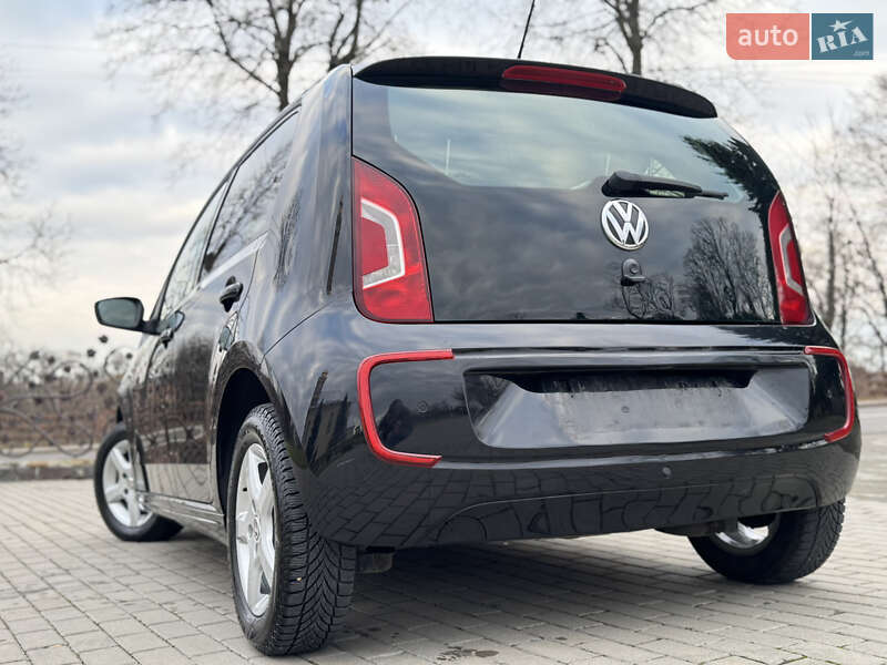 Хэтчбек Volkswagen Up 2015 в Дрогобыче