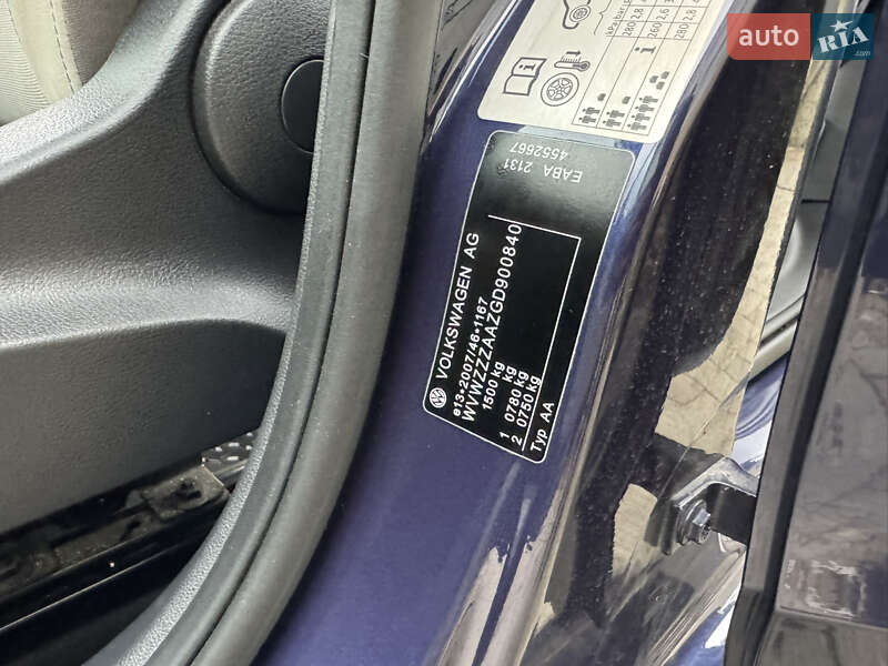 Хетчбек Volkswagen Up 2015 в Тернополі