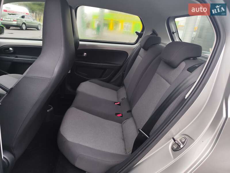 Хетчбек Volkswagen Up 2013 в Звягелі