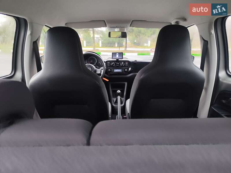 Хетчбек Volkswagen Up 2013 в Звягелі