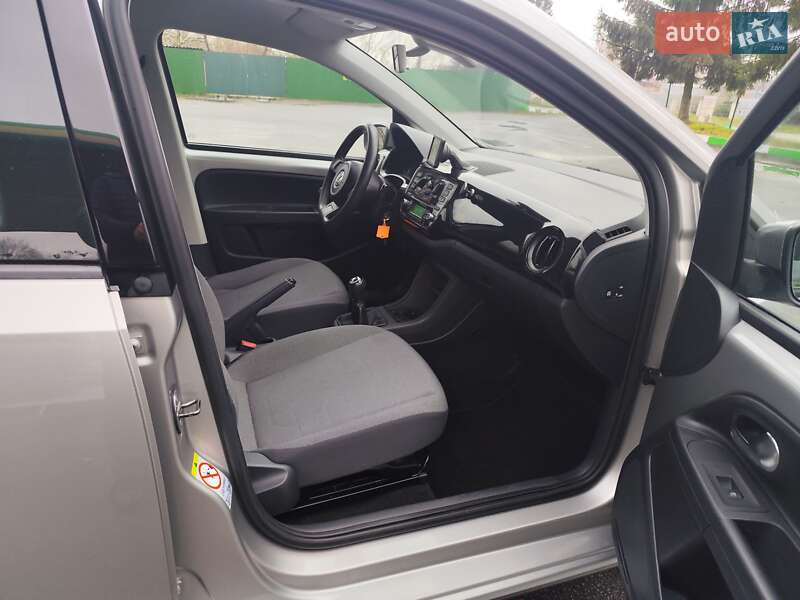 Хетчбек Volkswagen Up 2013 в Звягелі