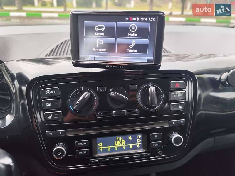 Хетчбек Volkswagen Up 2013 в Звягелі