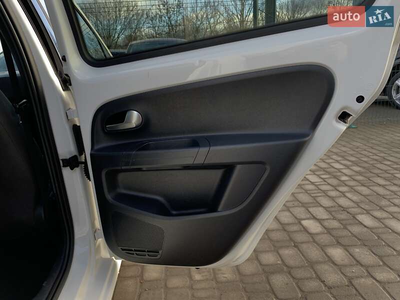 Хетчбек Volkswagen Up 2016 в Бердичеві