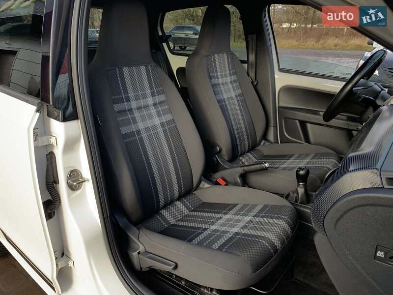 Хетчбек Volkswagen Up 2016 в Бердичеві