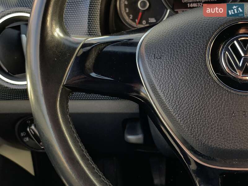 Хетчбек Volkswagen Up 2016 в Бердичеві