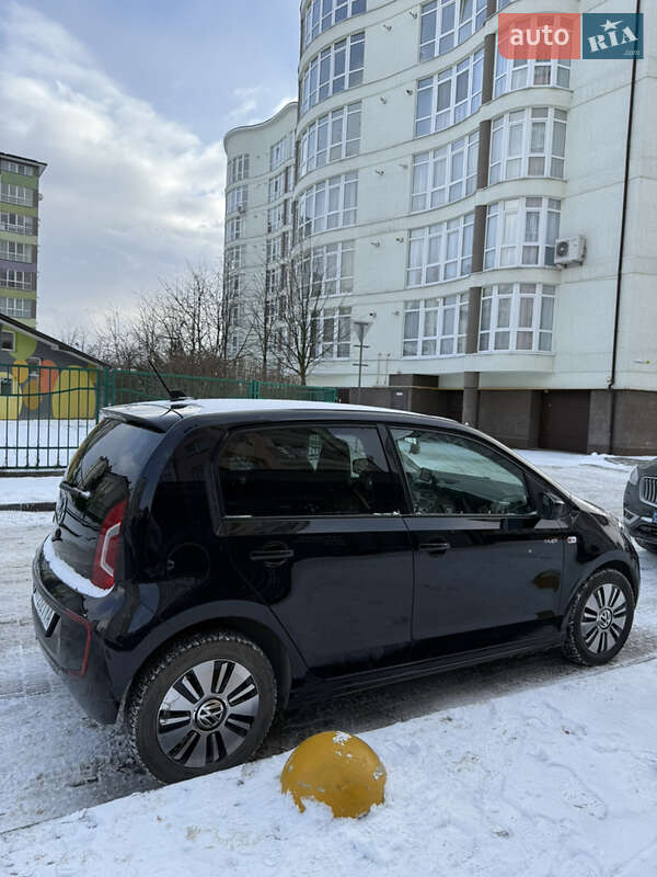 Хетчбек Volkswagen Up 2013 в Івано-Франківську