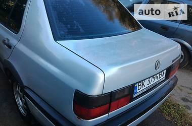 Седан Volkswagen Vento 1995 в Ровно