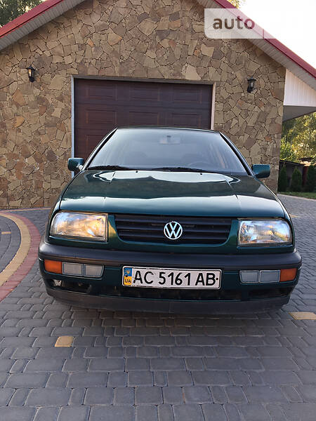 Седан Volkswagen Vento 1996 в Камне-Каширском