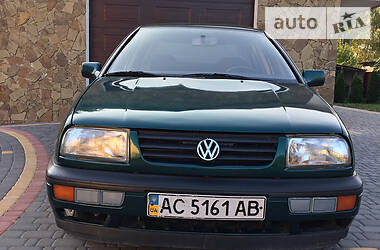 Седан Volkswagen Vento 1996 в Камне-Каширском