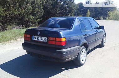 Седан Volkswagen Vento 1992 в Заречном